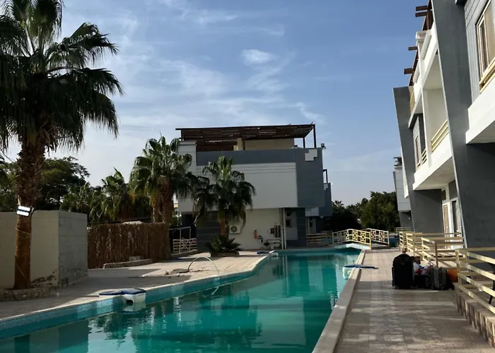 Mirage Bay And Aqua Park Villa's